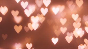 Cenario romantico com luzes quentes